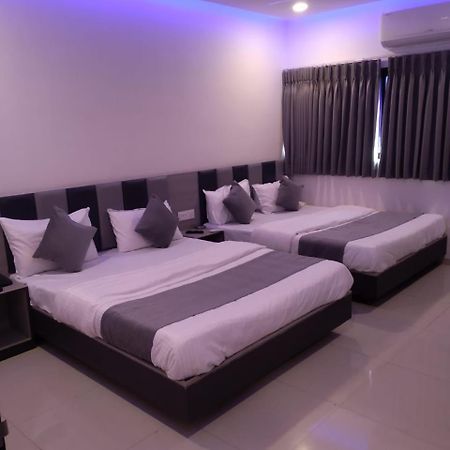 Hotel Selfie Inn Ahmedabad Buitenkant foto