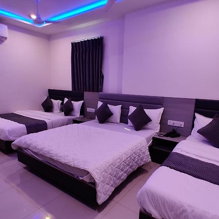 Hotel Selfie Inn Ahmedabad Buitenkant foto