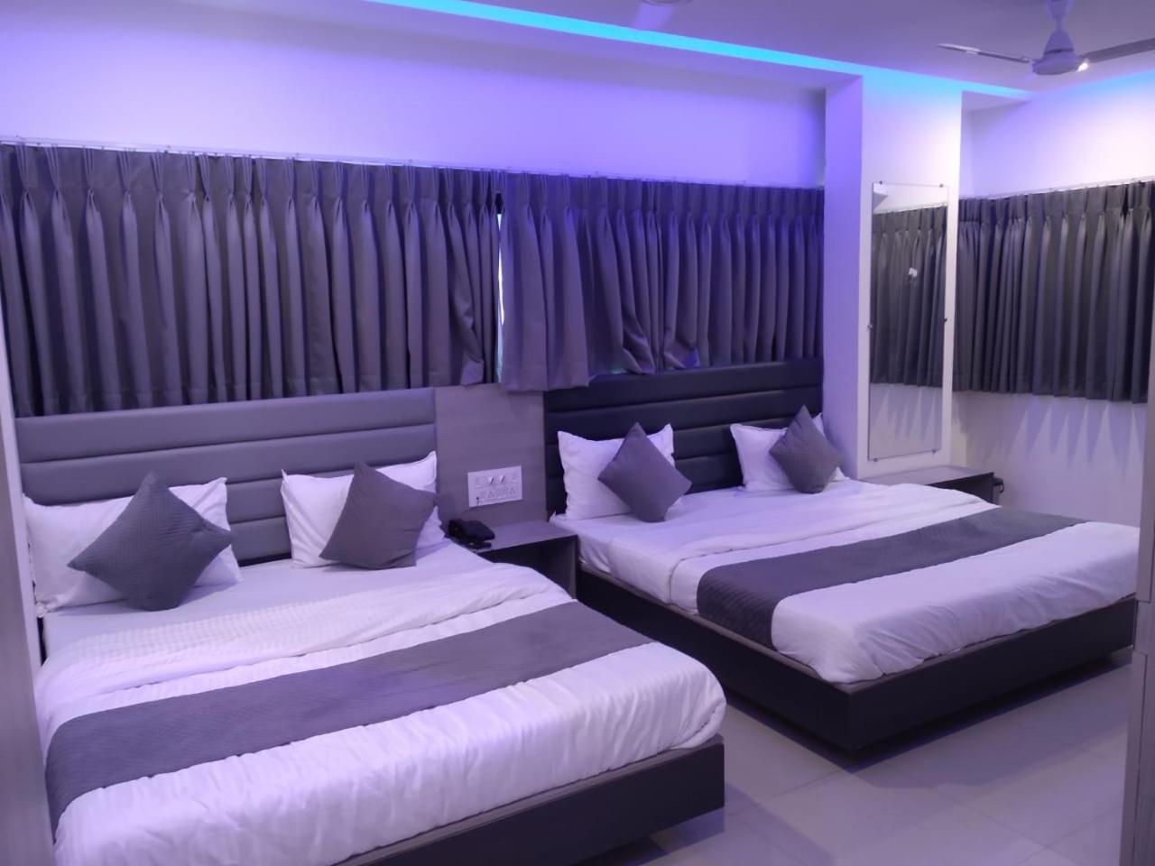 Hotel Selfie Inn Ahmedabad Buitenkant foto