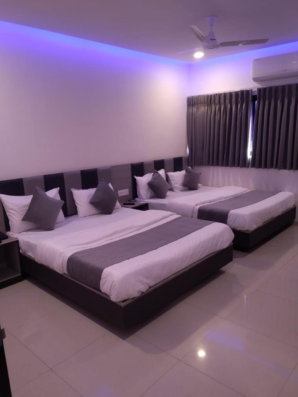 Hotel Selfie Inn Ahmedabad Buitenkant foto