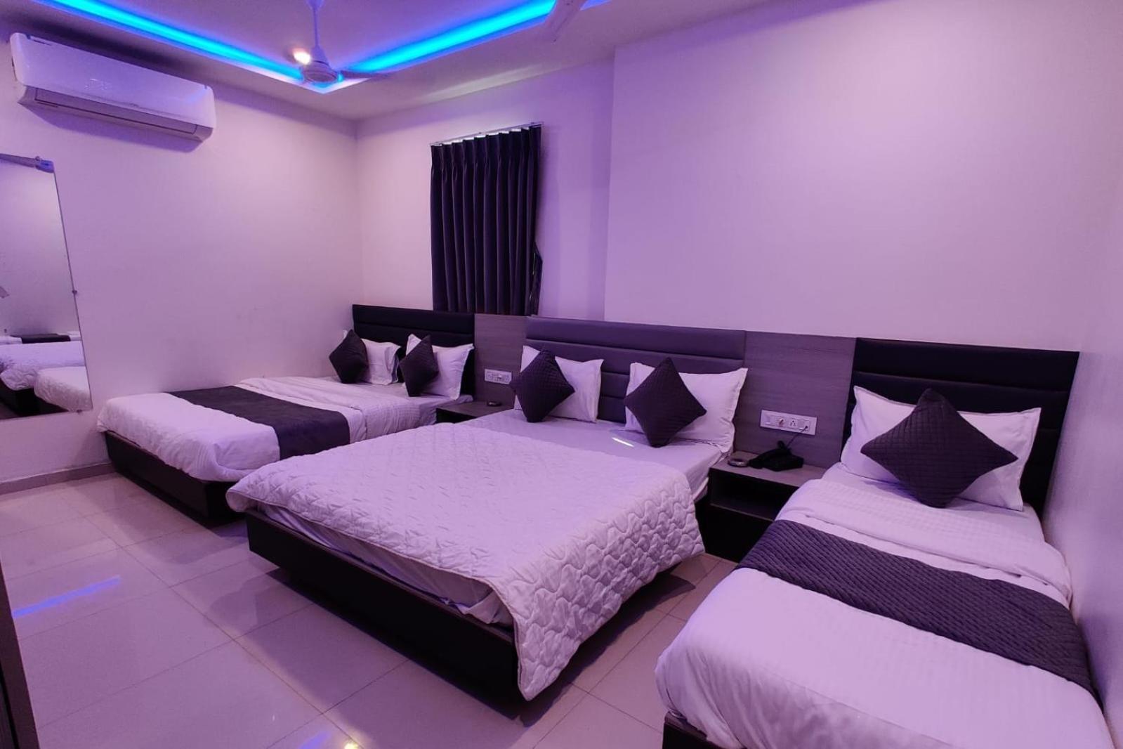 Hotel Selfie Inn Ahmedabad Buitenkant foto